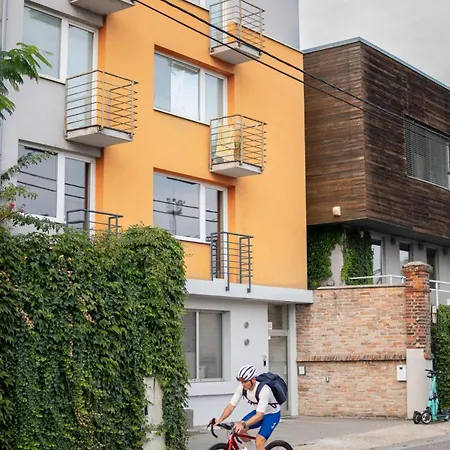 No32 Ac Cozy Near Train Station דירה ברטיסלאבה